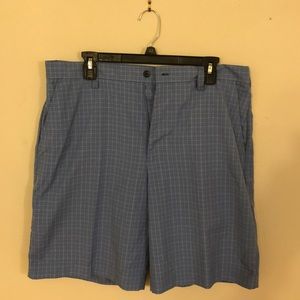 IZOD Golf Men’s shorts. Size 34.